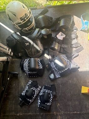 White schutt Helmet + Black Protective Gear Set with Checkerboard Pads medium